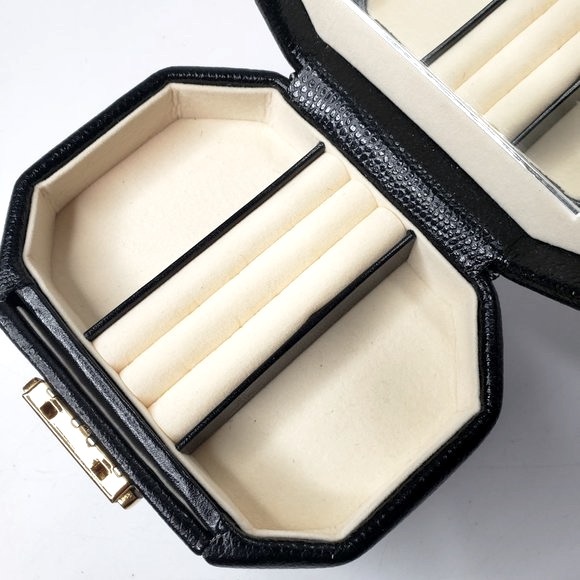 Vintage Wolf Designs Pebble Leather Mini Jewelry Display Box with Key and Mirror - Picture 7 of 12